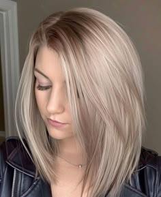 Toasted Vanilla Hair Color, Vanilla Ash Blonde Hair, Ash Blonde Hair With Platinum Highlights, Blonde Colours Shades, 8n Hair Color Blondes, Full Head Colour Blonde, Icy Champagne Blonde Hair, Cool Champagne Blonde Hair, Blonde Hair Color Ideas Pale Skin