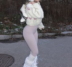 Cute Winter Hiking Outfit, Palates Princess, Pastel Winter Outfit, 2025 Mindset, Japan Outfit Winter, Autumn Coquette, Skiing Holiday, Soft Feminine Outfits