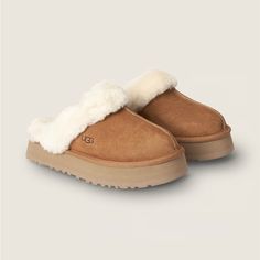 Brand New Condition Platform Fur Slippers Cute Uggs, Shoes For School, Disco Style, Back To School Shoes, Preppy Shoes, Slippers Online, Flowy Midi Dress, Shoe Wishlist, Ugg Slippers