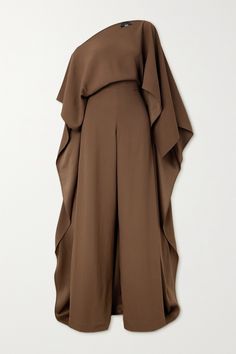 Like all of Taller Marmo's designs, this 'Jerry' jumpsuit has such a '70s-inspired feel. Made from crepe in a rich brown shade, it has a one-shoulder neckline and a seamed waist for subtle definition before falling to wide legs. The cape-effect panel flows beautifully behind you as you walk. Corporate Jumpsuit Classy, Taller Marmo, Crepe Jumpsuit, Modest Fashion Outfits, Abayas Fashion, Mode Inspo, Looks Chic, Fashion Mode, Classy Dress