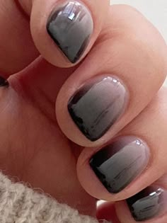 Korean black nails: ombre effect Gray And Black Nail Designs, Black Ombre Nails Short, Ombre Black Nails, Black Nails Ombre, Vacation Nail Designs, Taupe Nails, Black Ombre Nails, Gradation Nails, Finger Paints