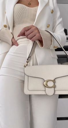 Classy Business Women Outfits, Lady Aesthetic Classy, Boss Lady Outfit Business, Modern Business Casual Women, Lady Boss Outfit, Boss Lady Outfit, Stylish Office Wear, Business Dress Women, Stylish Office