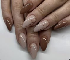 Classy Fall Almond Nails, Almond Nails For Autumn, Neutral Gel Nails Almond, Fall Nails Ideas Autumn Short Almond, Autumn Style Nails, Neutral Fall Acrylic Nails, Fall Nail Inspiration Autumn Almond, Short Acrylic Nails Autumn, Fall Nail Inspo Almond Short