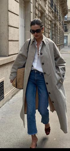 Style Parisienne, Trench Coat Outfit, Estilo Indie, Paris Mode, Paris Outfits, Looks Street Style, Next Clothes, Coat Outfits, Mode Inspo