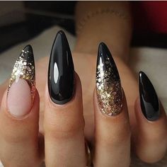 Black and Gold, Glitters, Sparkles, Black Nails, Fall Nails, Nail Art & Design Gold Stiletto Nails, Black And Gold Nails, Ongles Beiges, Silver Nail Designs, Black Nails With Glitter, Nails With Glitter, Silver Nail Art, Long Stiletto Nails, White And Silver Nails