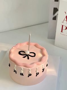 Birthday Cake For One Person, Aesthetic Bento Cake Birthday, Cake Ulang Tahun Aesthetic, Kue Ulang Tahun Korea, Kue Birthday, Bday Cakes Aesthetic, Pink Birthday Cake Aesthetic, Bento Cake Aesthetic, Cake Korea