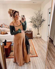 Ok double posting on you today because I’ve been threatened to share to share the short hair fun buns NOW - not really - but strongly… | Instagram Bohemian Maternity Outfits, Western Maternity Outfits, Boho Maternity Outfits, Classically Cassidy, Hairstylist Outfits, Prego Style, Maternity Fits, Bohemian Maternity, Outfit For Church