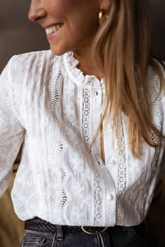 White Linen Shirt Outfit Women, Linen Shirt Outfit Women, Women's Spring Fashion, Linen Shirt Outfit, White Linen Blouse, White Lace Shirt, Parisian Women, 30s Fashion, Linen Summer