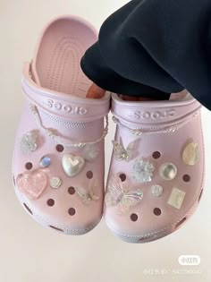 Crocs Aesthetic, Styling Crocs, Pink Crocs, Crocs Fashion, Pink Girly Things