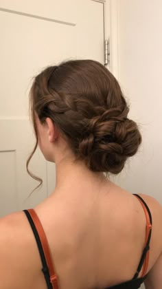 Loose Updo Wedding Medium Hair, 1800s Womens Hairstyles, Bridgerton Hairstyles Short Hair, 1800 Hairstyles Woman, 1800 Hairstyles, 1910s Hairstyles, Bridgerton Hairstyle, 1800 Hair, 1910s Hair