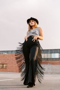 Western Attire For Women, Cowgirl Inspired Outfit, Style Black Trousers, Headshot Outfit, Goth Cowgirl, Traje Cowgirl, Dancing Outfit, Rodeo Outfit, Outfit Western