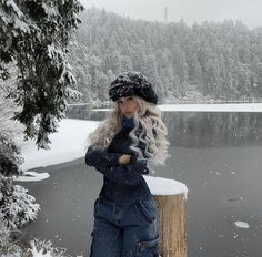 Russian Clothing, Winter Photoshoot, Winter Fashion Outfits Casual, Snow Outfit, Brown Blonde, Winter Girls, Russian Fashion, Tape In Hair Extensions