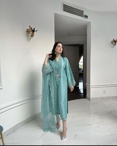 Pakistani Salwar Designs, Cochlear Implants, Eid Dress, Pakistani Formal Dresses, Pakistani Fashion Casual, Desi Fashion Casual, Pakistani Fancy Dresses, Pakistani Dresses Casual