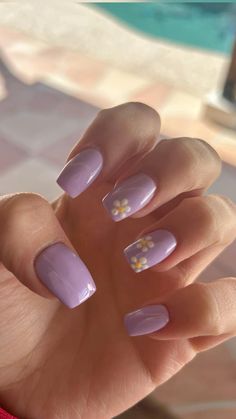 Purple Nails With White Flowers, Lilac Nails With Flowers, Acrylics With Flowers, Purple Flower Nail Designs, Lilac Flower Nails, Lilac Nails Design, Rodeo Nails, Purple Gel Nails, Light Purple Nails