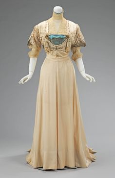 1908 evening gown, Metropolitan Museum of Art - LOVE LOVE 1908 Fashion, 1900s Fashion, Robes Vintage, Old Dresses, Costume Collection, Vintage Gowns