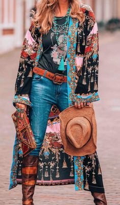 Outfits and accessories to create a boho chic Neo-hippie style. And boho chic ides for festival outfits and spring. Fest Outfits, Boho Style Outfits