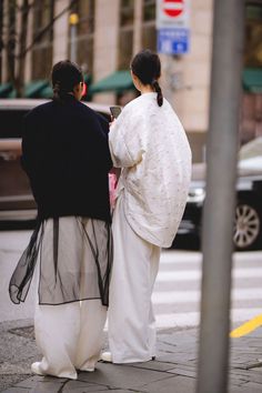 Japan Street Style Women, Japan Street Style, Japan Fashion Street, Black White Outfit, Japanese Aesthetic, Street Style Inspiration, Fashion Images