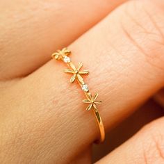 Real Solid Gold Midi Daisy Ring, Delicate Leaf Ring, Nature Lover Jewelry for Women, Cute Everyday Jewelry, Gift For Her, Birth Flower Ring, 14k Solid Gold Promise Ring, Engagement Rings For Women, Love Ring For Her, Wedding Gift, Minimalist Bridesmaid Gift, Stackable Rings For Bride Gift, Best Price, Affordable Luxury, 14k Real Solid Gold, Free Fast Delivery Details: Made to Order Gold Kt: 14K (also available in 10K and 18K) Available Gold Color: Rose Gold, Yellow Gold, White Gold Gemstones: AA Gold Daisy Ring, Dainty Flower Ring, Flower Shape Stackable Rings For Anniversary, Delicate Flower Stackable Rings For Anniversary, Dainty Flower Rings For Mother's Day, Dainty Flower Ring For Anniversary And Mother's Day, Adjustable Flower Midi Rings For Wedding, Dainty Flower-shaped Stackable Promise Rings, Dainty Flower Stackable Promise Rings