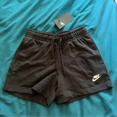 Brand New Nike Sweatshorts, Nike Sweat Shorts, Hoodie Set, Shorts Nike, Sweat Shorts, Nike Outfits, Outfits Casual, Shorts Athletic, Cute Fits