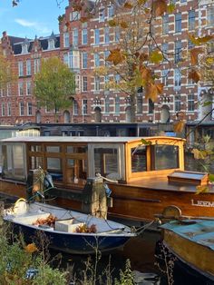 Amsterdam, canal, Boats Summer Autumn vibes Amsterdam Boat, Maastricht University, Amsterdam Bucket List, Living In Amsterdam, Amsterdam Houses, Amsterdam Canals, Canal Boat, Europe Trip