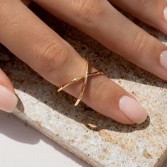 Criss Cross Diamond Ring, Gold Ring Design For Women, Stone Ring Design, Cute Promise Rings, Diy Wire Jewelry Rings, Wire Jewelry Rings, Silver Rings For Women, Criss Cross Ring