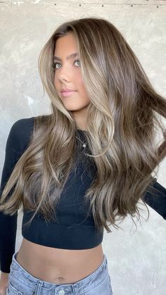 Brunette With Champagne Highlights, Blonde Hilights Hair Brunettes, Cool Toned Lived In Brunette, Mousy Brown Hair With Babylights, Hair Colors For Cool Winter, Brown Hair With Frosted Highlights, Dark Root Highlights, Colored Brunette Hair, Ash Bronde Balayage With Money Piece