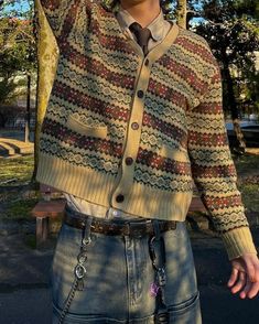 Men Outfits Jacket, Masc Cardigan Outfit, Colorful Guy Outfits, Autumn Cardigan Outfit, Cardigan Inspo Outfit, Cardigan Outfit Aesthetic Men, Autumn Fits Men, Colorful Masc Outfits, Cardigan Outfits Men