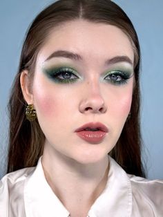 green grass makeup #макияж #makeup #стиль #косметика #макияждляначинающих #beauty #какстатькрасивой #мода #макияжглаз #красота Maquillage On Fleek, Girly Makeup, Make Up Inspo, Fancy Makeup, Makeup Items, Eye Stone, Eye Art, Eyeshadow Looks, Pretty Makeup