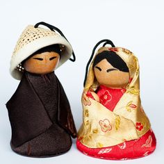 two dolls are dressed in traditional japanese clothing