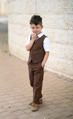 This retro style ring bearer suit consists of vest and pants in ivory and taupe / brown and orange checkered cotton fabric. Dapper and elegant, this wedding outfit for boys is ideal for ring bearers, but also family photos, concerts and performances etc. Hand-tailored by us in our fashion design studio, our outfits are available for gentlemen of any age and size.  Matching outfit for father is available made-to-measure - please convo us! ■ This listing is for 2 items: vest and trousers  ■ MADE TO ORDER: to make it will take up to 5-7 business days from the payment date. If your order is URGENT - please contact us before purchasing! ■ 100% handmade with care and love ■ Made of premium quality cotton-based suiting fabric made in Italy ■ Vest and pants' pockets lined with beautiful natural li Toddler Wedding Outfit Boy, Ring Bearer Suit, Boys Waistcoat, Baby Boy Vest, Ring Bearer Boy, Wedding Outfit For Boys, Fashion Designer Studio, Boys Vest, Bearer Outfit