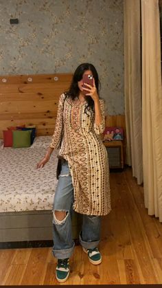 Aesthetic Kurta, Kurta Aesthetic, Desi Casual, Kurti With Jeans, Desi Fits, Diwali Outfits, Simple Kurta Designs, Draping Fashion, Short Kurti