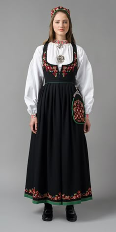 Sweden Traditional Dress, Norwegian Clothing, Scandinavian Costume, Frozen Costume, Pentacles, History Fashion, National Dress, Folk Dresses, Folk Fashion