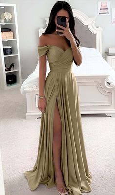 Long Dama Dresses, Women’s Dresses, Long Satin Dress Outfit, Dresses To Wear To A Wedding Classy, Prom Dress 2024, 2024 Prom Dresses, Classy Dress Outfits For Wedding, Satin Dress Ideas, Prom Dresses Inspiration