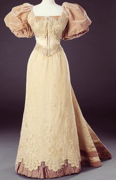 Lily Collins Dress, Gaun Abad Pertengahan, 1890s Fashion, Crimson Peak, 1800s Fashion, Fall Wedding Guest Dress, Edwardian Dress, 19th Century Fashion, Old Dresses