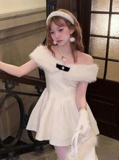 ❤︎White Fur Off Shoulder Dress❤︎ Rosé Waist, Off Shoulder Jacket, Inspo Fits, Mode Rose, Clothes Making, White Prom Dress, Girly Dresses, Disney Descendants, Fashion Aesthetics