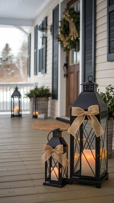 14 Winter Porch Decor Ideas That Aren't Christmas For Your Home Porch Windows, Cute Christmas Decorations, Winter Planter, Porch Decorating Ideas, Winter Porch, Christmas Window Decorations, Hosting Guests, Seasonal Wreaths