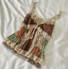 Vintage Hippie Shirts, Unique Styles Outfits, Artcore Aesthetic Outfit, Whimisigothic Clothes, Mexican Style Outfits, Hippie Cowgirl Style, Indie Tops, Crochet Camisole, Revamp Clothes