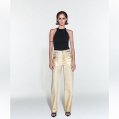 Metallic Mid-Rise Pants With Belt Loops. Five Pockets. Front Zip And Button Closure.New With Tags Gold Trousers, Zara Wide Leg Jeans, Metallic Trousers, Zara Denim Jeans, Gold Jeans, Zara Gold, Boy Boy, Shirt Tucked In, Boy Fits