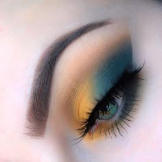 JAUNE/ BLEU Make Up Mata, Retro Makeup, Heavy Makeup, Colorful Eye Makeup