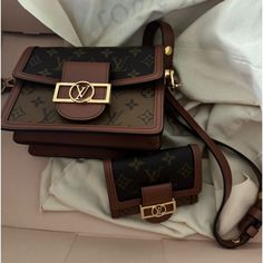 Excellent Condition! Only Used 4 Times! Aesthetic Louis Vuitton, Louis Vuitton Mini, Bags Louis Vuitton, Vuitton Bag, Louis Vuitton Bags, Purse Wallet, Louis Vuitton Bag, Mini Bag, Wallets