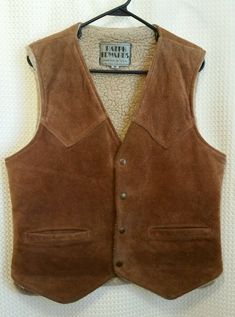 Beautiful vest in great condition-no signs of wear.  Approx measurements: 22" armpit to armpit and 24" in length Thrift Fits, Mens Western Wear, Western Vest, Mens Western, Sherpa Vest, Vintage Western, Brown Suede, Vest Dress, Western Wear