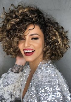 Layered Curls Kręcony Bob, Curly Inspiration, Trendy We Fryzurach, Layered Curls, Thick Wavy Hair, Side Part Hairstyles, Wavy Haircuts, Short Hairstyles For Thick Hair, Shoulder Length Hair Cuts