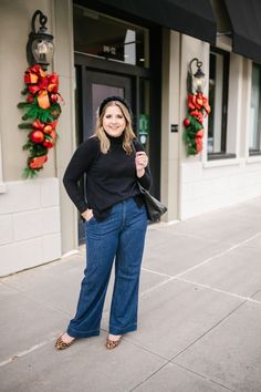 Mid Rise Wide Leg Pants, Work Outfits Women Wide Leg Pants, Wide Leg Pants For Plus Size Women, Ankle Length Wide Leg Pants Outfit, Curvy Pants Outfit, Wide Leg Pants Short Women, Wide Leg Pants Outfit Apple Shape, Midsize Wide Leg Pants Outfit, Mid Size Wide Leg Jeans Outfit