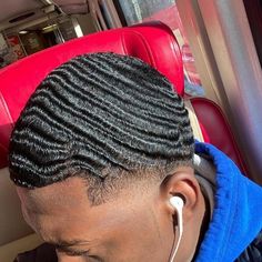 Black Hair Fade, 360 Waves Hair, Fade Haircut Designs, Waves Hairstyle Men, Black Men Haircut, Types Of Waves, High Fade Haircut, Black Hair Cuts, Waves Haircut