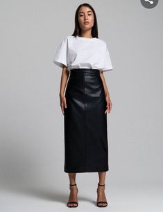 Oversized White T Shirt, Faux Skirt, Work Attire, Mode Inspiration, Work Fashion, Look Chic, White T Shirt