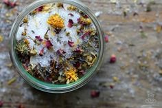 Homemade Bath Salts Recipe, Lavender Essential Oil Uses, Homemade Medicine, Bath Salts Recipe, Bath Recipes, Wide Mouth Mason Jars