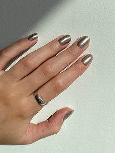 Hand painted press on nails. Minimalistic design. Metallic design is super trendy right now!  Each set is handmade, so each set is unique. And can be a little bit different. *This set is made not with all shapes! (only with 3, 4, 5, 6, 7, 8) You also can choose different shapes. The sizes: 0=18 mm 1=16 mm 2=15 mm 3=14 mm 4=13 mm 5=12 mm 6=11 mm 7=10 mm 8=9 mm 9=8 mm *Glue is not included If you have any questions or problems with your order? Then write me a message, I will be happy to help you :) Nail Ideas Metallic, Silver Chrome Nails Short, Metallic Nails Chrome, Silver Nails Short, Silver Metallic Nails, Chrome Acrylics, Short Silver Nails, Pewter Nails, Silver Gel Nails