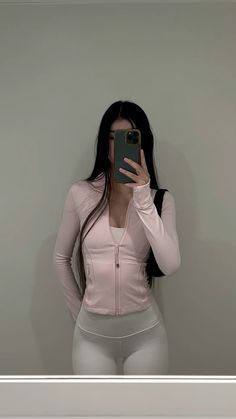 Gym fit strawberry milkshake lululemon define jacket. Pink and white workout outfit gym inspo outfit inspo pink aesthetic  #gymfit #pinkaesthetic #fitspo Sports Top Outfit, Sport Jacket Outfit Women, Lululemon Workout Outfits, Winter Gym Fits, Pink Lululemon Outfit, Winter Workout Outfit, Define Jacket Outfit, Sport Outfits School, Lululemon Girl