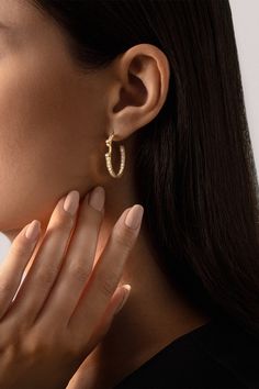 NOUVEL HERITAGE-Eternity Tuxedo Mood Hoop Earrings - Yellow Gold-YELLOW GOLD Heritage Jewellery, Jewel Box, Fine Jewels, Yellow Color, Jewelry Gifts, Jewelry Collection, Bag Accessories, Fine Jewelry, Jewelry Earrings