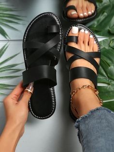 Negro De moda Collar  Poliuretano Liso  Embellished Women Flat Sandals, Summer Sandals Flat, Pretty Sandals, Roman Sandals, Trendy Sandals, Leather Sandals Flat, Stylish Sandals, Open Toe Shoes, Strap Shoes